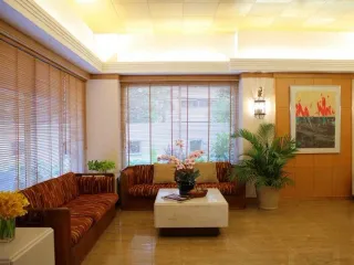 Esmeralda Apartments