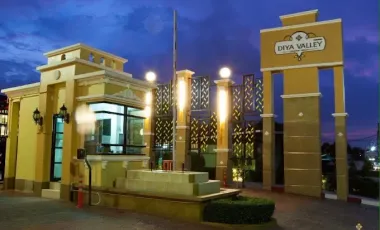 Diya Valley Sriracha