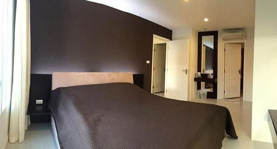 The Bangkok Sathorn-Taksin