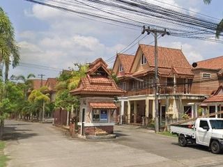 W. Land House 泰式房屋
