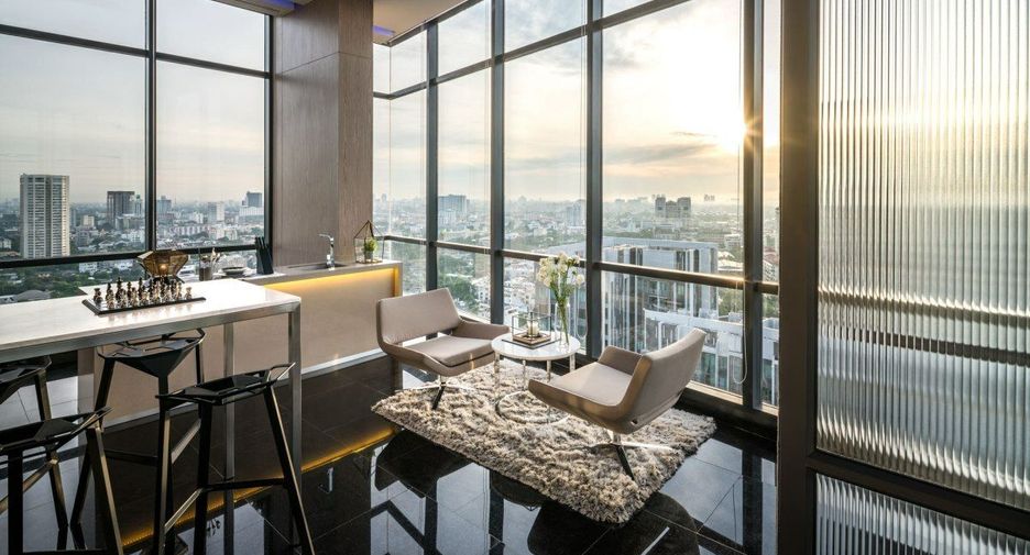 M Thonglor 10