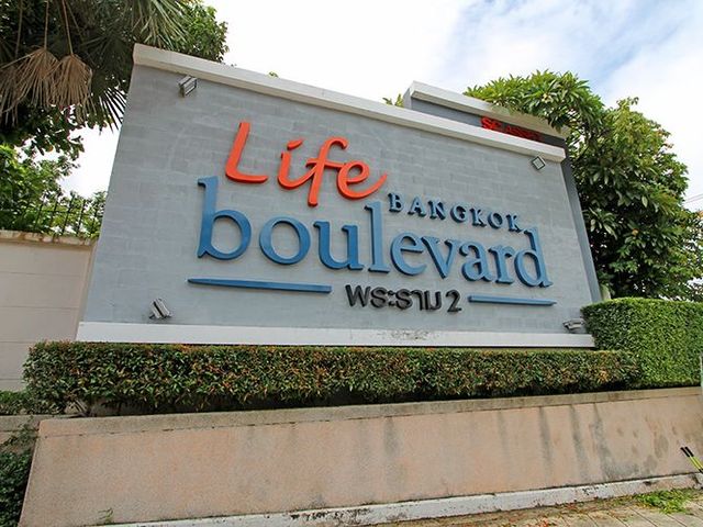 Life Bangkok Boulevard Rama 2