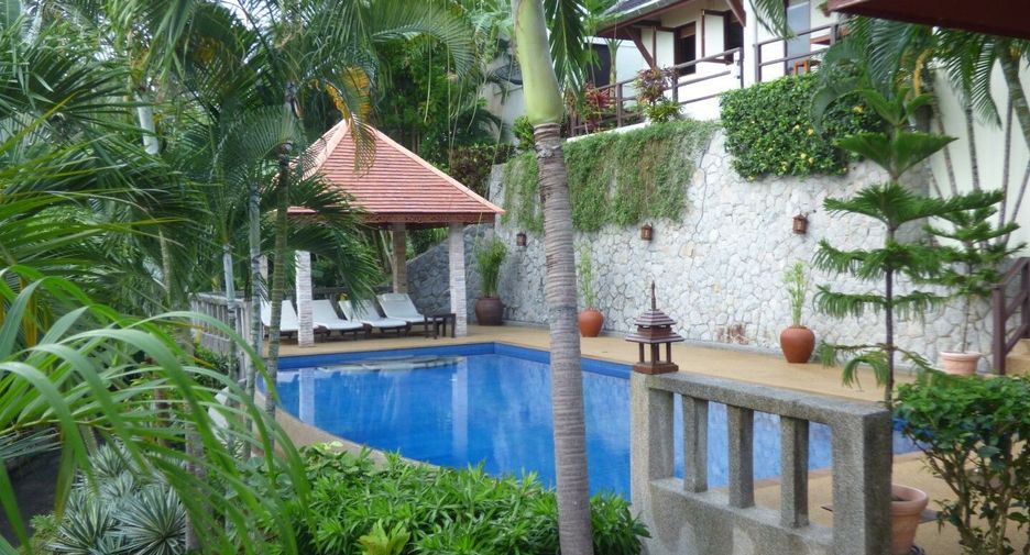 Baan Nam Yen Villas