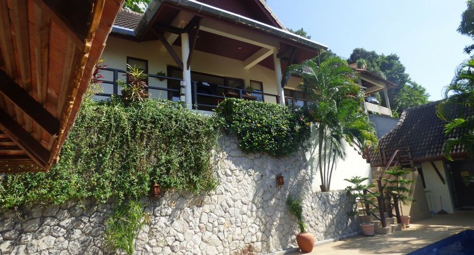 Baan Nam Yen Villas